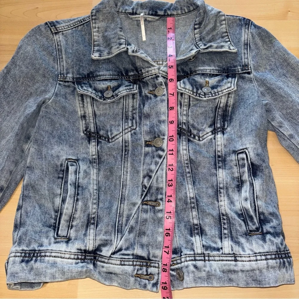 FREE PEOPLE Revolve Rumors Denim Jacket in Light Indigo Size Small Boho Festival - Picture 8 of 11